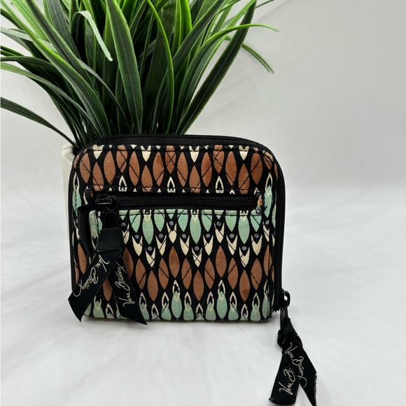 Vera Bradley Handbags - VERA BRADLEY Sierra Stream Stylish Geometric Patterned Women's Wrist Wallet